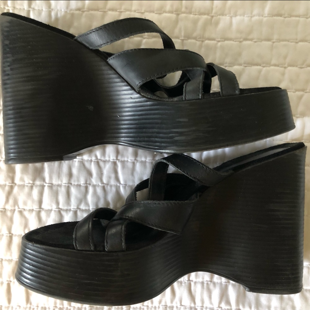Candie’s Black Sandle Wedges